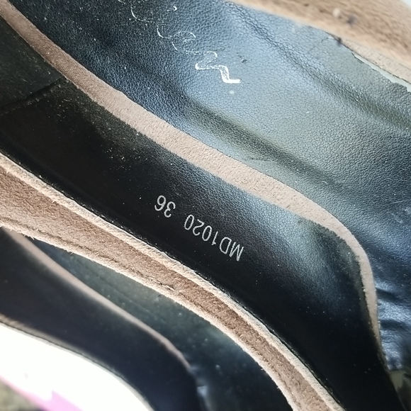 Italian suede taupe pumps - Picture 2 of 4